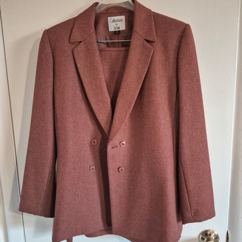 Le Suit Women’s Collection – Size 10 | Classic Red Suit